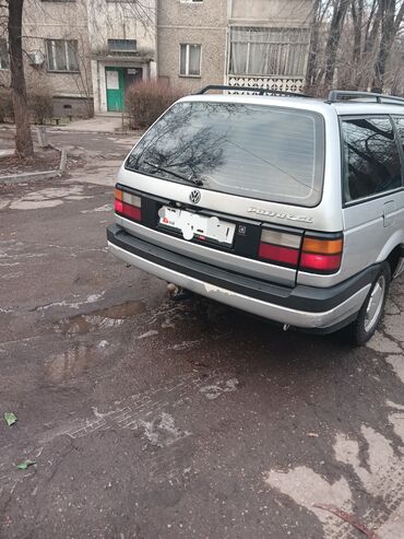 Volkswagen: Volkswagen Passat: 1989 г., 1.8 л, Механика, Бензин, Универсал