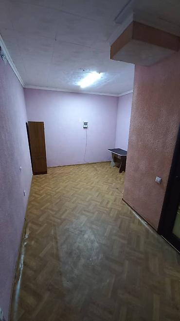 Долгосрочная аренда квартир: Сдаю 2-комн. в цокольном помещении, вход отдельный под квартиру — 3