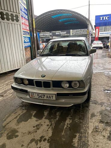 BMW 520: 1990 г., 2 л, Механика, Бензин, Седан