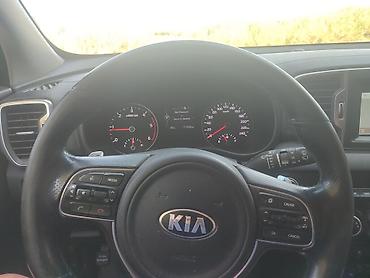 салон машины: Kia Sportage: 2016 г., 2 л, Автомат, Дизель, Кроссовер — 1