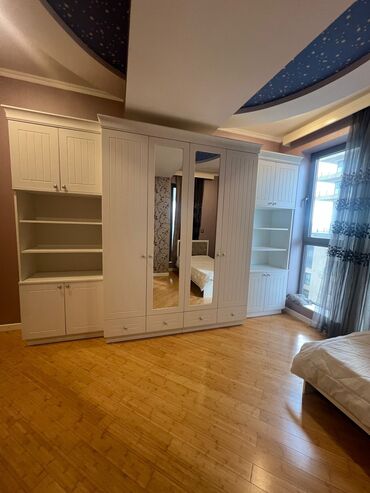 Sifarişlə masa və oturacaq dəstləri: İşlənmiş, 4 qapılı Düz dolab, Qarderob, paltar dolabı