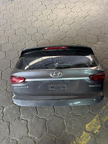 Крышка багажника Hyundai Santa Fe (эмблема Hyundai, шильдики Santa Fe