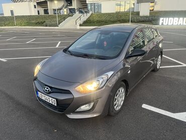 pasat 4: Hyundai i30: 1.4 l | 2013 г. Sedan