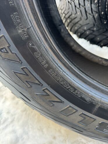 Шины: Шины 275 / 60 / R 18, Зима, Б/у, Комплект, Внедорожные (АТ/МТ), Bridgestone