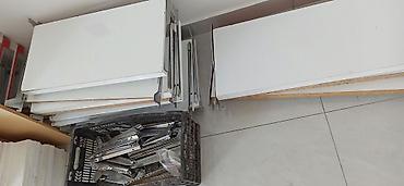 polug taxda: Dükan üçün vitrin rəfləri - Material: laminatlı DSP/LDSP ağ panellər — 3