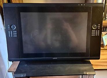 kompüte: Wacom Cintiq 24HD interaktiv qrafik monitoru və stylus qələmi - — 2