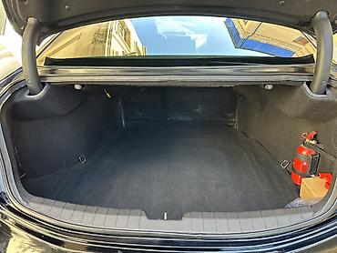 Hyundai: Hyundai Azera – biznes sinfi sedan Xüsusiyyətlər: - Korpusu: 4 qapılı — 9