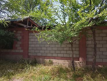 Продажа коттеджей и домов: Продаётся частный дом с большим двориком и хозпостройками. Основные — 19