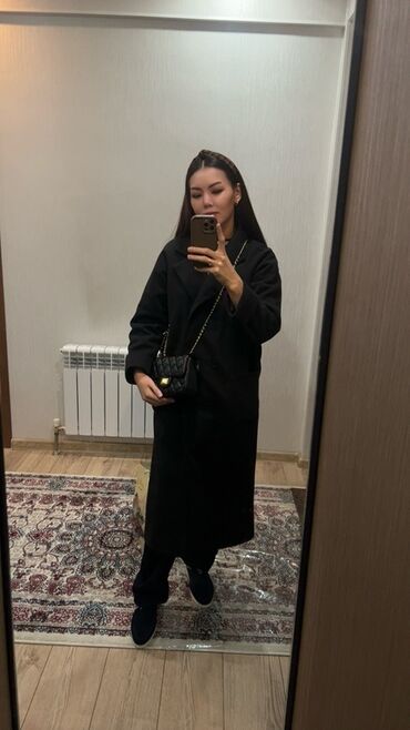 твидовое пальто: Длинное женское пальто-халат черного цвета - Классический прямой