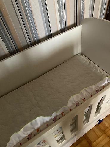 kas boru: Oğlan və qız üçün, İşlənmiş, Dördbucaq, Beşik, Dəst ilə, Matras ilə, Yellənmə mexanizmsiz — 4