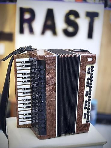 Qarmon, Akustik, İşlənmiş, Ünvandan götürmə