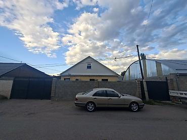 Үйлөрдү сатуу: 5 бөлмө, 110 м², 4 соток, Токмок, Менчик ээси — 1