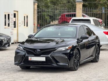 срочно продаю машину бишкек: Toyota Camry: 2021 г., 2.5 л, Вариатор, Гибрид, Седан