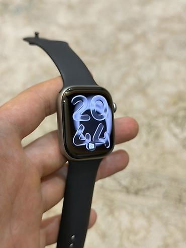 smart saaat: Apple Watch Series 11,46 mm – boz/alüminium korpus, qara silikon idman — 4