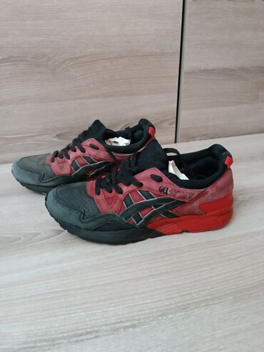 термо кроссовки мужские: Мужские кроссовки, 40, Asics, Б/у, цвет - Красный, Самовывоз