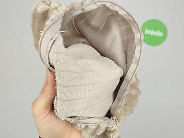 materiał polar: Beżowa poszewka na poduszkę dekoracyjną z miękkiego, prążkowanego — 4