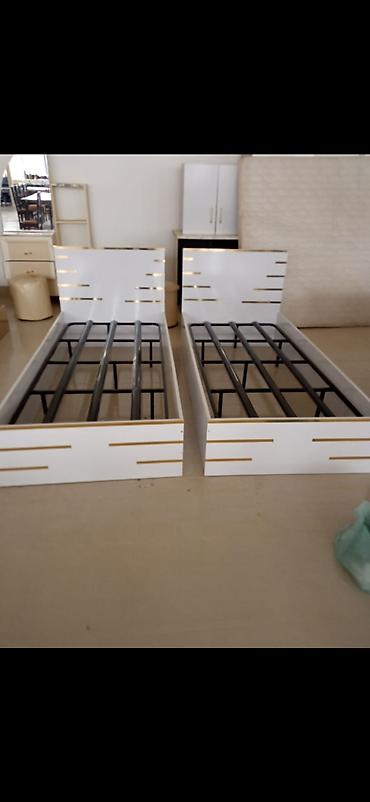 çarpayl: Mebel dəsti – qızılı detallı qara və ağ dizayn Tərkib: - 4 qapılı — 3