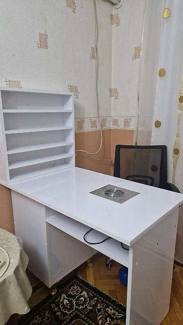 drnaq masası: Dırnaq masası satılır kreslo və aparatlarla birlikdə. Çox az istifadə — 5