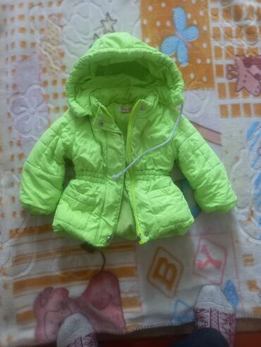 детскую курточку: Курточка зима на 9-12 месяцев, в хорошем состоянии