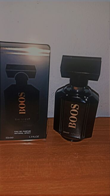 farmerke za punije žene: Hugo zenski parfem
