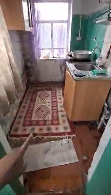 Продажа коттеджей и домов: 🏡 Срочно продаётся Полдома 📍 Бишкек, район Аламединского рынка 2 — 4