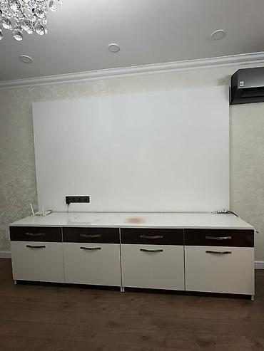stil mebel: İşlənmiş, Düz TV altlığı, Polkasız, Laminat — 1