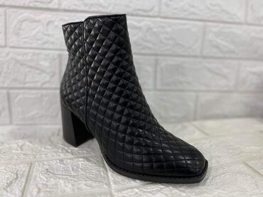 Čizme: 36 do 41
2850

din.
Extra kvalitet — 1