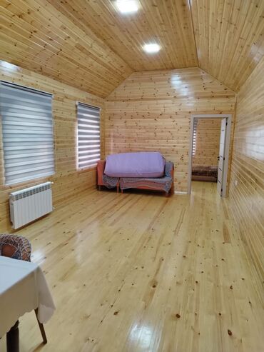 Obşivka: Taxta daxili tərtibatlı komfortlu ev - Ümumi plan: geniş salon, yataq — 2