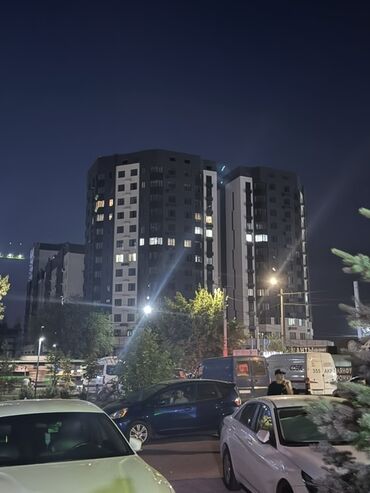 двухэтажный дом в бишкеке: Многоэтажный жилой дом с современным дизайном, сочетающим темные и