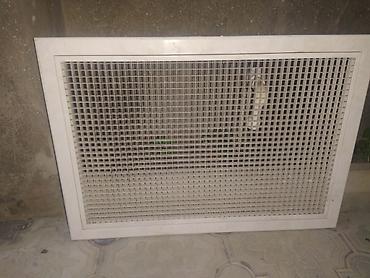 setkalar: Ağ rəngli metal havalandırma barmaqlığı. - Material: metal torlu — 1