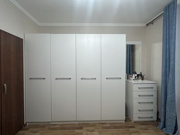 купить маленький шкаф для одежды: Шкаф для одежды, Б/у, Прямой