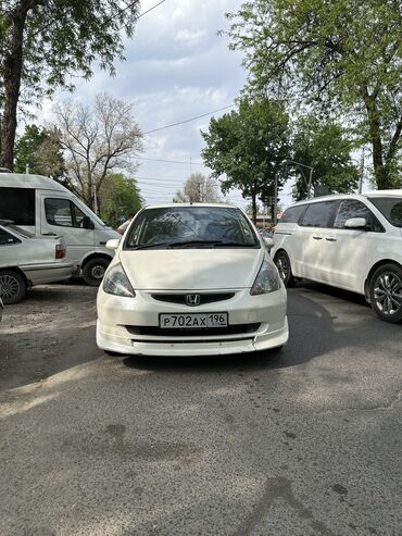 Honda: Honda Fit: 1.5 л, Вариатор, Бензин, Седан