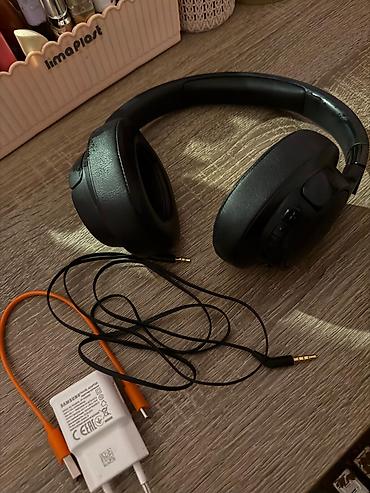 Qulaqcıqlar: JBL simsiz/simli qulaqlıq Xüsusiyyətlər: - Markalı JBL on-ear — 1