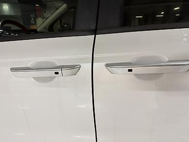 Kia: Kia Carnival: 2021 г., Минивэн — 12