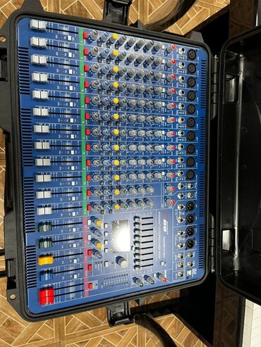 Səs gücləndiriciləri: Mavi rəngli, portativ çantada olan səs mikseri. Bu mikserin geniş -da lalafo.az — 2 Səs gücləndiriciləri: Mavi rəngli, portativ çantada olan səs mikseri. Bu mikserin geniş — 2