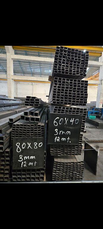 Metal məhsulları: Müxtəlif ölçülü kvadrat metal profillər. Bu profillər tikinti və — 2