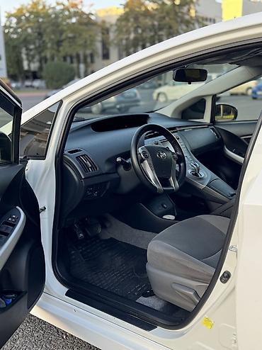 byd e9 1: Toyota Prius: 2015 г., 1.8 л, Вариатор, Гибрид, Седан — 6