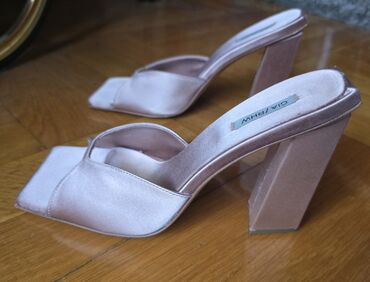 Papuče: Modne papuče, Alexander McQueen, 38 — 6