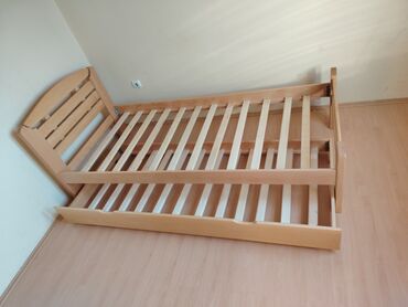 Kreveti: Drveni krevet u boji svetlog drveta,Parena Bukva, dizajniran da — 1