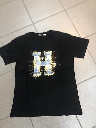 Majice kratkih rukava: Majice 
S M L 
Cena 2000 din — 15