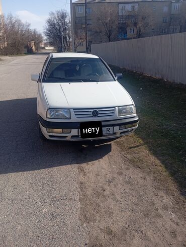 Volkswagen: Volkswagen Vento: 1994 г., 2 л, Механика, Бензин, Седан