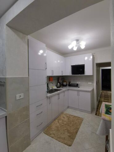 Uzunmüddətli kirayə mənzillər: Nizami r-nu Xalqlar Dostluğu Metrosu Babək prosp 3 otaq. Mərtəbə 5/1 — 13