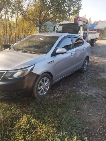 купить фронтальный погрузчик бу: Kia Rio: 2016 г., Седан