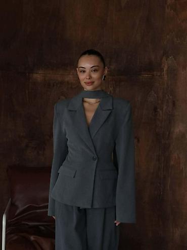 Kompleti: Oversized odelo
6.900 din
S M L — 2