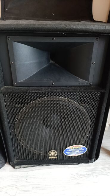 Пианино: Yamaha 1 ədəd kalonka satılır az işlənmiş sadəcə evdə istifadə olunub