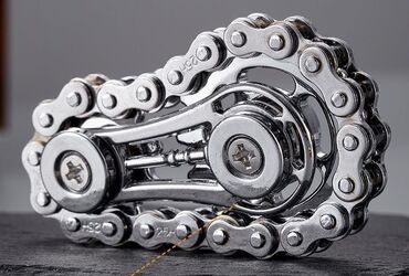 Игрушки: Небольшой спиннер из металла, выполненный в виде велосипедной цепи — 12