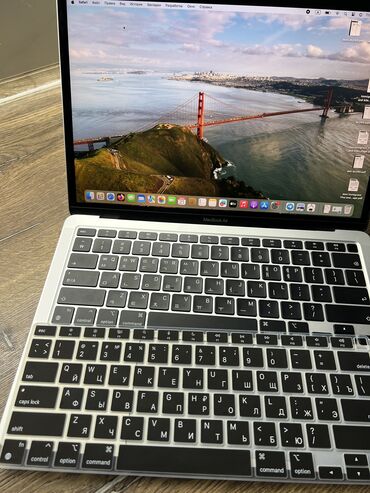 продаю macbook: Ноутбук, Apple, 8 ГБ ОЭТ, 13.3 ", Колдонулган, Татаал эмес тапшырмалар үчүн, эс тутум SSD