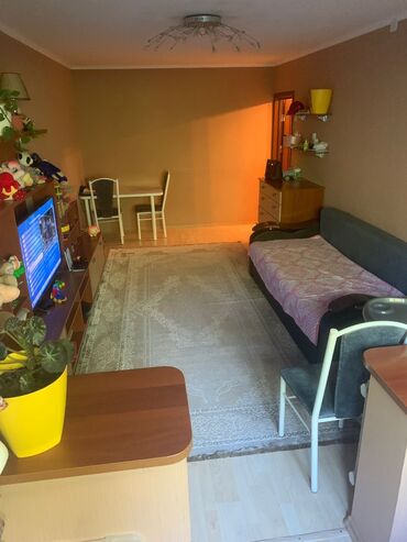 квартира мадина базар: 2 комнаты, 43 м², 104 серия, 3 этаж, Старый ремонт