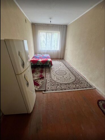 продаю пол дом пишпек: 1 бөлмө, 18 кв. м, Жатакана жана мейманкана түрүндө, 3 кабат, Косметикалык ремонт
