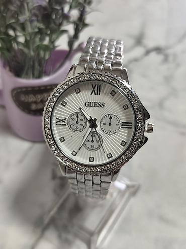 krsna kost: GUESS ženski ručni sat – elegantan hronografski dizajn - Kućište — 1